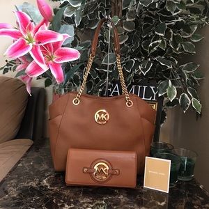 Michael Kors Jet Set Travel Lg Chain Tote Set💕🎉